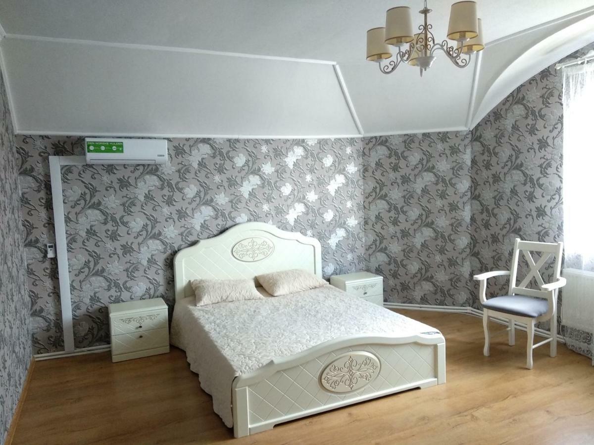 Дом С Бассейном И Сауной Vila Boryspilʼ Exterior foto